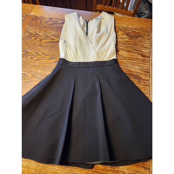 Alice + Olivia Tobin Fit Flare Dress sz 4 - Picture 2 of 7